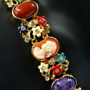 Vintage Camrose & Kross JBK Jacqueline Bouvier Kennedy Collection Cameo